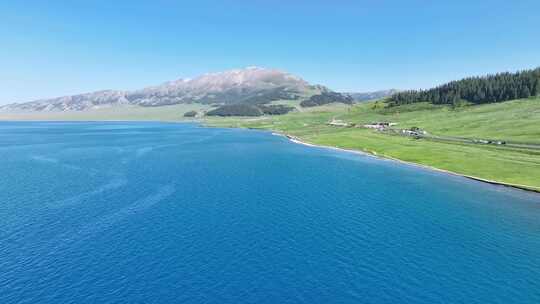 赛里木湖 新疆 伊犁夏天 草原湖泊