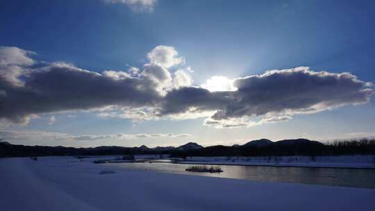 冬季日出延时冰天雪地河流