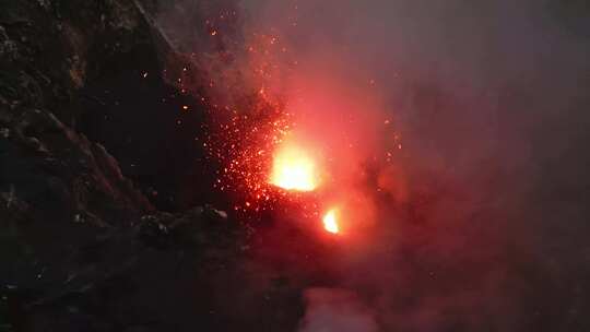 航拍火山爆发