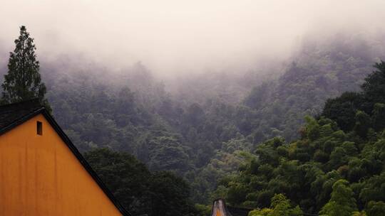 法喜寺山间云雾