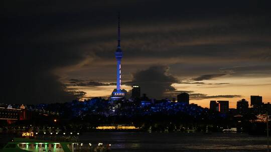 武汉长江码头夜景