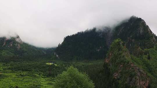 扎尕那云雾山峰