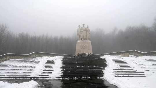 斯洛伐克达尔戈夫斯基普里斯梅克地区苏格兰国民党纪念碑的景色