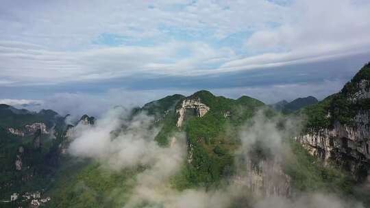 航拍祖国大好河山-云雾缭绕中的奇山异水