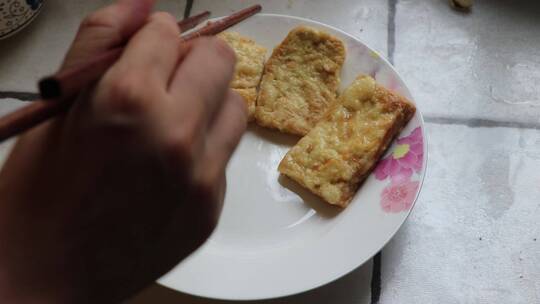 家庭美食制作，香煎豆腐制作