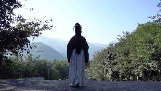 古装女子走路 古风 汉服 中国风