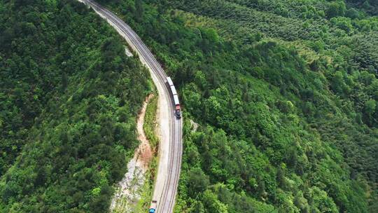 航拍江西宜春明月山观光小火车