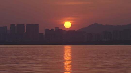 唯美浪漫海面水面日出日落波光粼粼