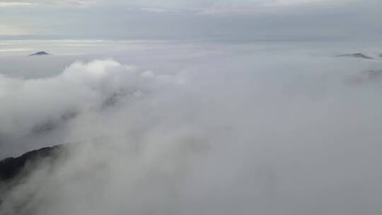 高山云海雨雾缭绕气象信号铁塔亭子航拍