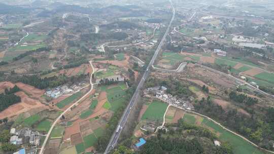 四川罗江县附近公路土地