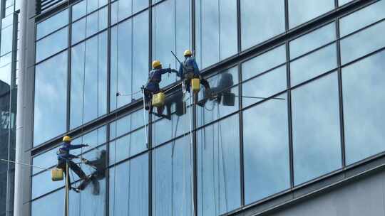 城市楼宇清洁高空作业蜘蛛人视频素材模板下载