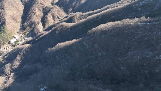 航拍山脉地质公园沟壑峰峦风光雄威高山湖泊