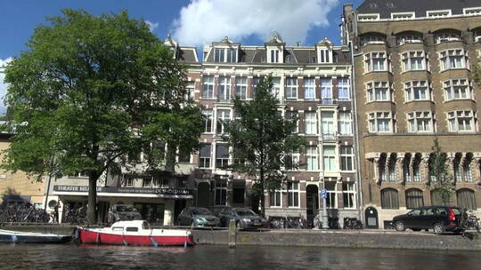 阿姆斯特丹运河沿岸的房屋