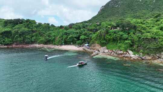 大疆无人机实拍航拍海边海岸线蓝天白云风景