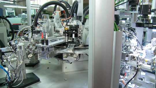 精密加工、自动化机械臂工业生产线 03