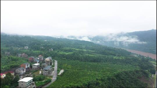 雨后河流两岸航拍