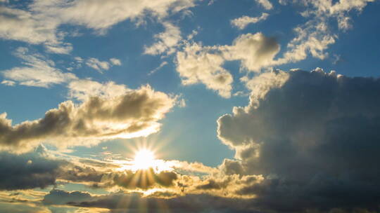 阳光穿过云层