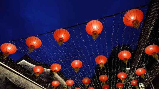 南京夫子庙秦淮风光带，红灯笼呈现的年味