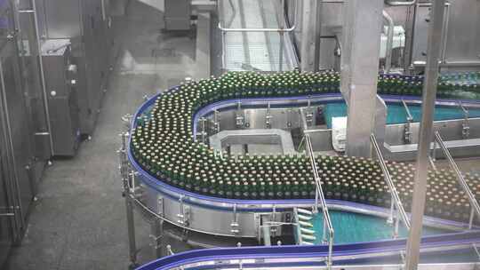 青岛啤酒厂生产线