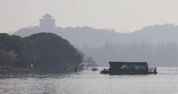 杭州西湖清晨西湖手划游船西湖画舫空镜