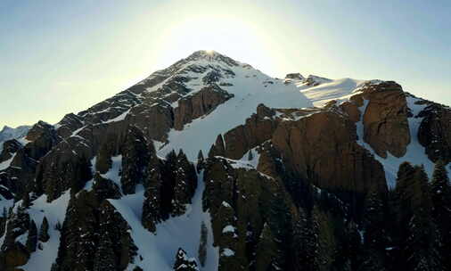 日照金山 雪山之巅 雪山 云海 山峰延时