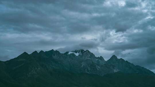 玉龙雪山延时视频