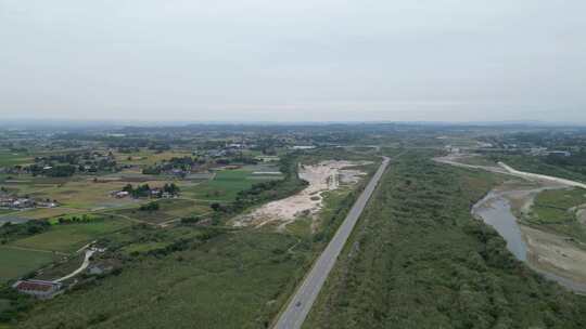 四川盆地九月河道田野平原样貌