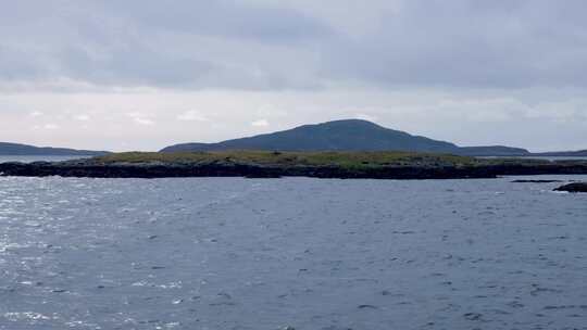 偏远、崎岖和多岩石岛屿的风景，前往希伯里