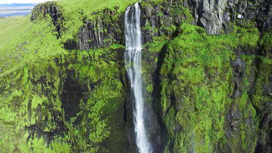 瀑布冰岛自然夏季季节山纯河美丽的景观