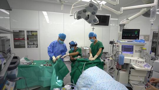 手术室 手术进行中 广角1 4k 30fps视频素材模板下载