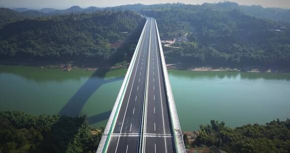 高速公路大河跨河大桥跨线桥航拍笔直壮丽