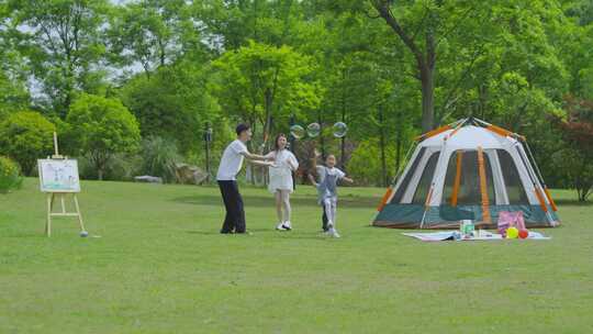 美好生活幸福美满庭家一家人温馨家庭地产