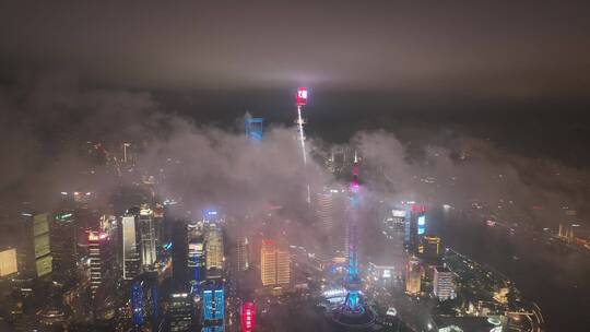 上海外滩航拍夜景穿云
