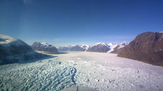 无人机拍摄北极苔原景观