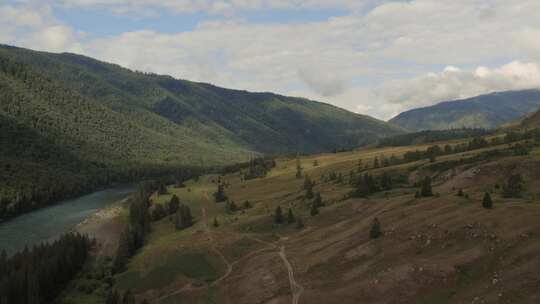 阿尔泰省AK-Kem山谷和Katun河的山脉