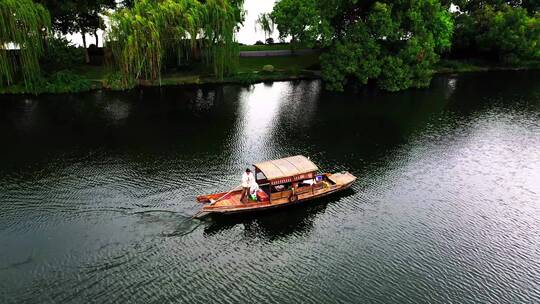 杭州西湖4k航拍划船荷花池