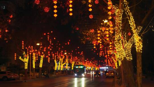节日气氛城市街道红灯笼