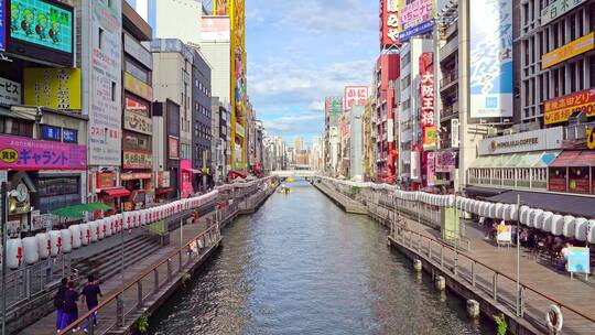 日本大阪市区道顿堀运河两边现代商业建筑视频素材模板下载