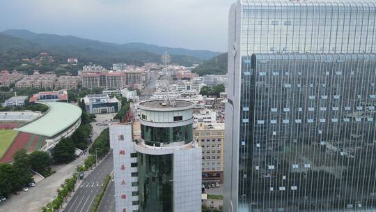 航拍福建泉州金鑫国际中心城市商务建筑视频素材模板下载