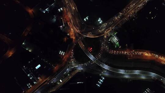 夜间城市交通鸟瞰图
