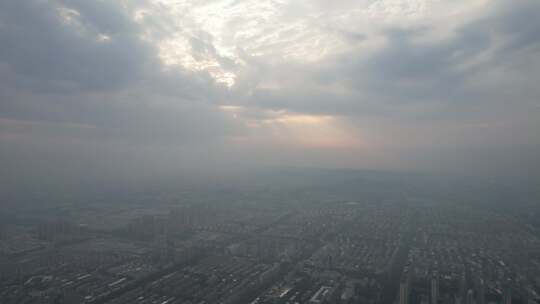 城市清晨日出迷雾航拍