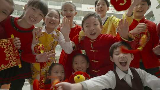 一群儿童幸福笑脸过年年味新春祝福拜年气氛