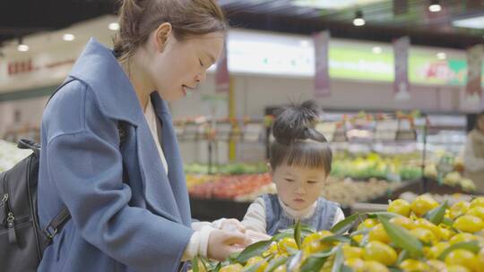 宝妈 小孩 遛娃 养育