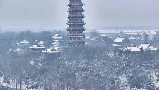 航拍瘦西湖景区园林大明寺观音山宋夹城雪景