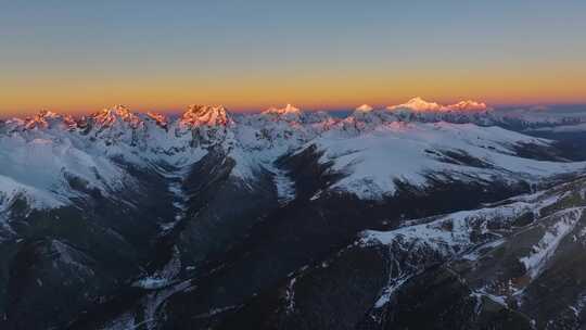 航拍梅里雪山日照金山卡瓦格博