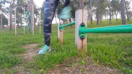 公园训练下肢运动