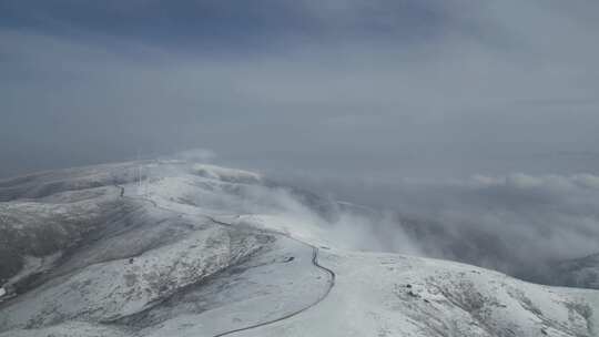 青海海北同宝山雪山风车云海延时视频4