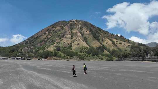 印尼爪哇岛布罗莫火山沙海航拍自然风光视频素材模板下载