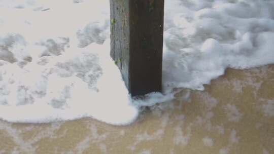 海滩浪花水流