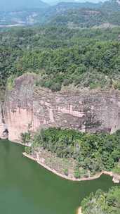 竖屏航拍福建泰宁大金湖丹霞地貌大赤壁景区